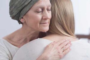 Je suis là pour tout ce dont vous avez besoin (comment parler à une personne atteinte de cancer)