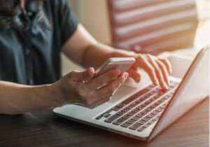 La théorie des usages et des récompenses