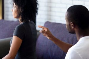 Mon partenaire me reproche tout : que puis-je faire ?