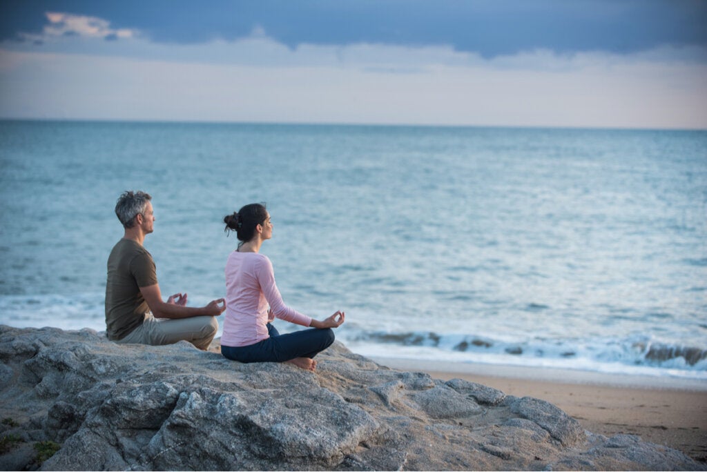 La méditation aide-t-elle à améliorer les relations avec les autres ?