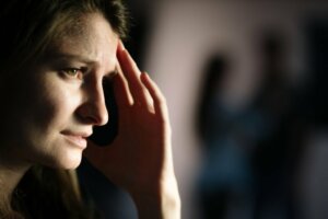 Comment savoir si je pense trop : 8 signes