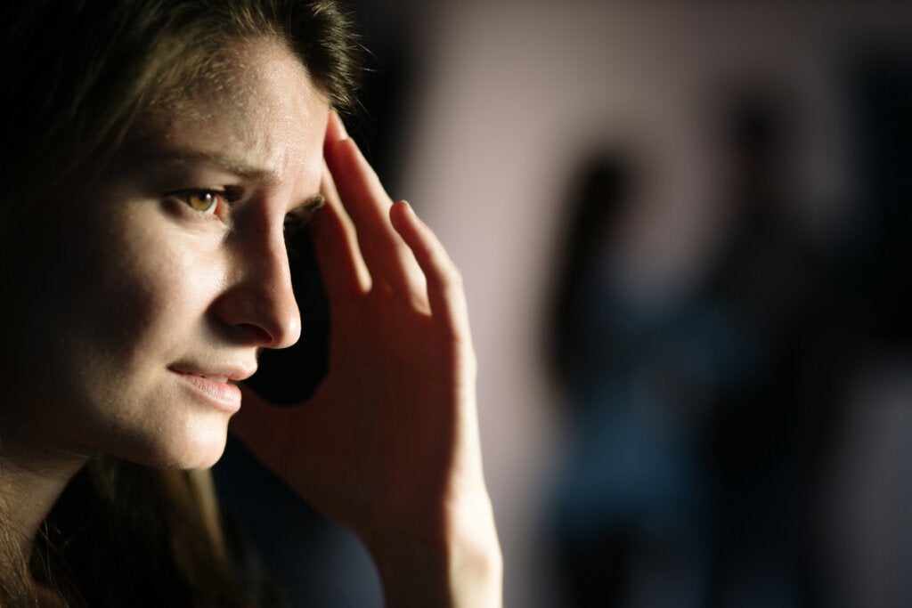 Comment savoir si je pense trop : 8 signes