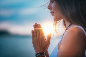 Les effets de la méditation collective sur la société