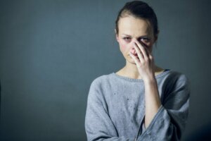 La façon dont vous touchez votre visage est liée à vos émotions