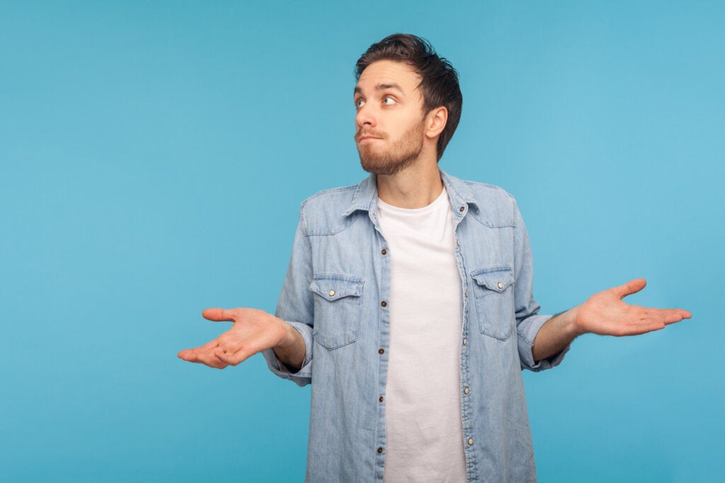 Les avantages cachés de jouer les idiots, selon la science
