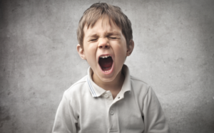 Troubles d'extériorisation chez les enfants : types et comment les traiter