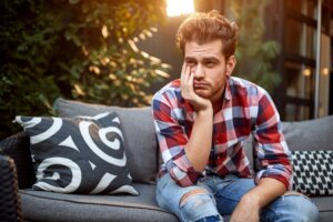 Pourquoi ne finissons-nous jamais avec l'insatisfaction ? (adaptation hédonique)