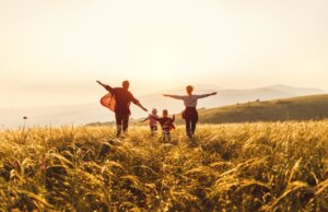 Thérapie familiale centrée sur les émotions (TFCE) : objectifs et caractéristiques