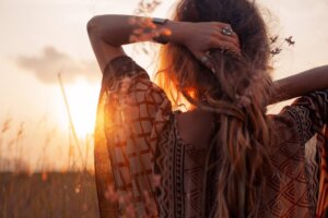 Dans l'essence de s'aimer est l'art de déplaire aux autres