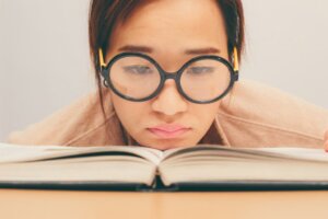 Pourquoi est-ce que je n'arrive pas à me concentrer quand je lis ?