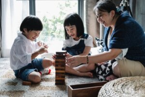 Rivaliser ou coopérer : quoi de mieux pour apprendre aux enfants ?