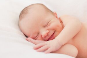 La curieuse évolution du sourire du bébé
