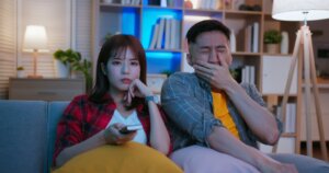 Pourquoi ne trouvez-vous pas la comédie à la mode amusante et vos amis le font-ils ?