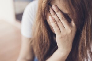 Que se passe-t-il dans notre cerveau lorsque nous sommes rejetés ?