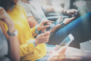 Selon une étude, presque personne ne lit ce qu'il partage sur les réseaux
