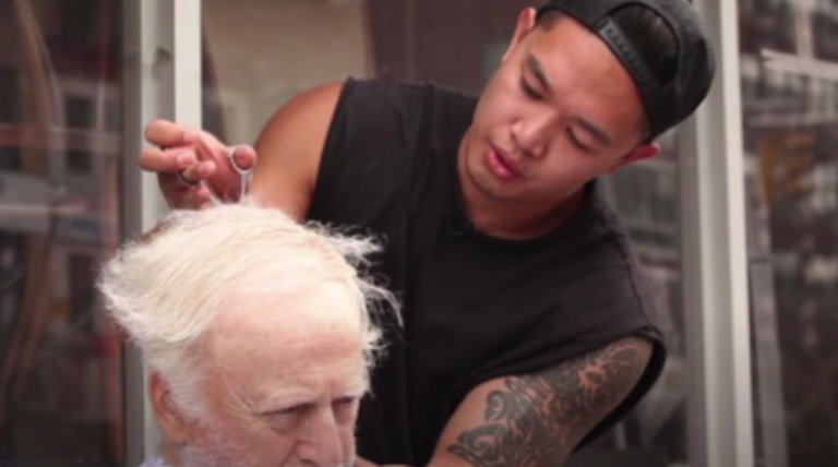 Mark Bustos, le coiffeur des célébrités au service des pauvres