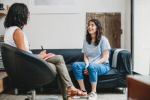 Thérapie Cognitivo-Comportementale Améliorée (TCC-E) : à qui s'adresse-t-elle ?