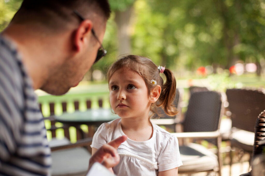 Les parents qui invalident et le risque de souffrir d'un trouble mental