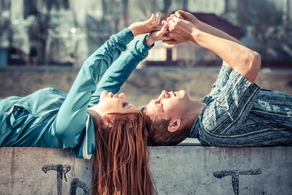 Comment notre premier amour a affecté notre cerveau