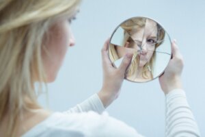 Que sont les comportements dysmorphiques ?