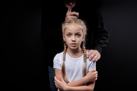 Les enfants ont du mal à parler de maltraitance, pourquoi ?