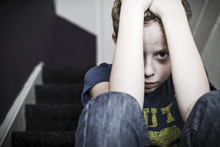 Style d'attachement insécurisant et maltraitance des enfants, comment sont-ils liés ?