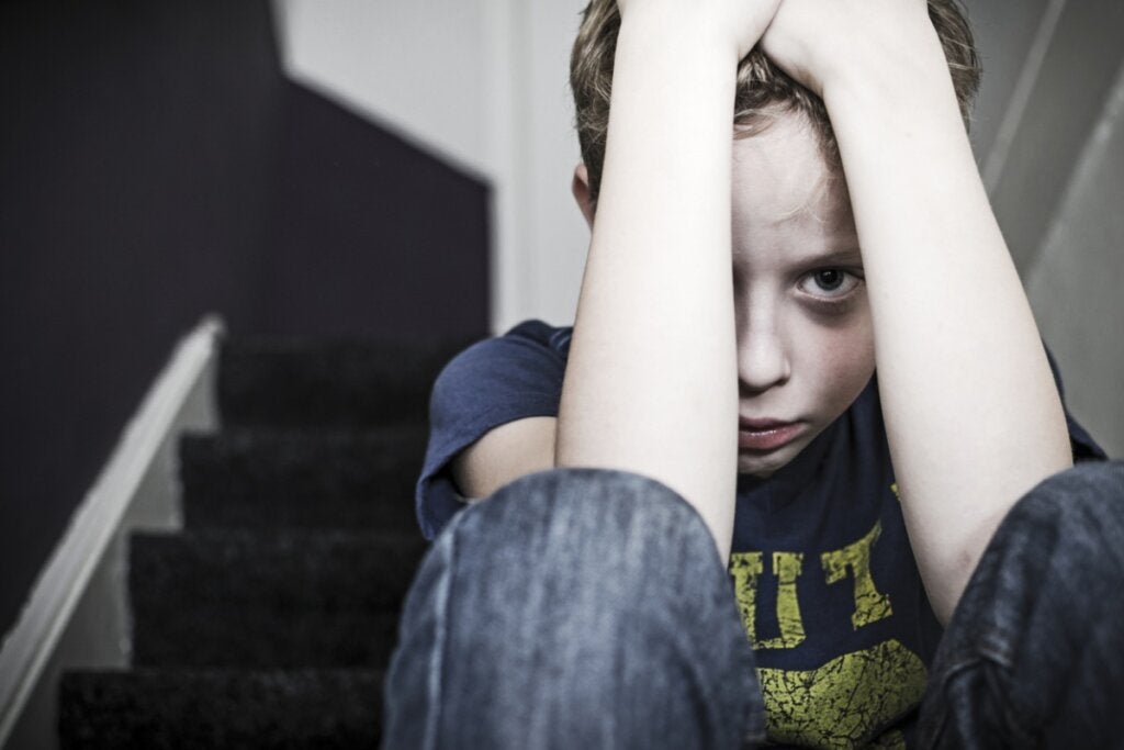 Style d’attachement insécurisant et maltraitance des enfants, comment sont-ils liés ?