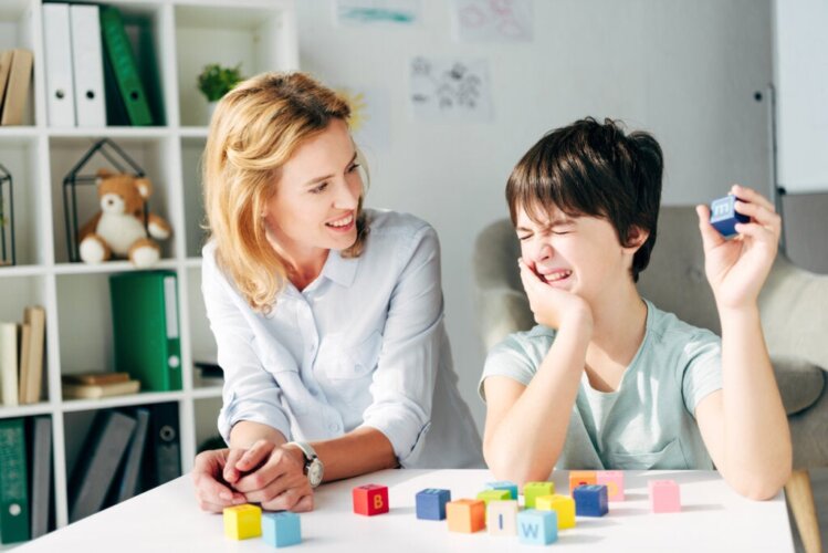 Mon fils a le syndrome de Gilles de la Tourette, comment puis-je l'aider ?
