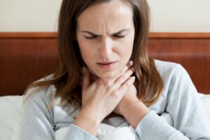 Mal de gorge lié au stress : causes et ce que nous pouvons faire