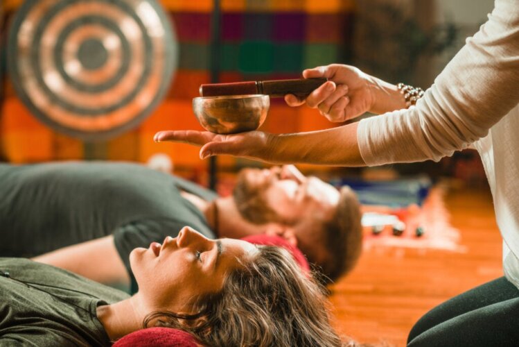Que sont les bols chantants tibétains et comment aident-ils à lutter contre le stress ?