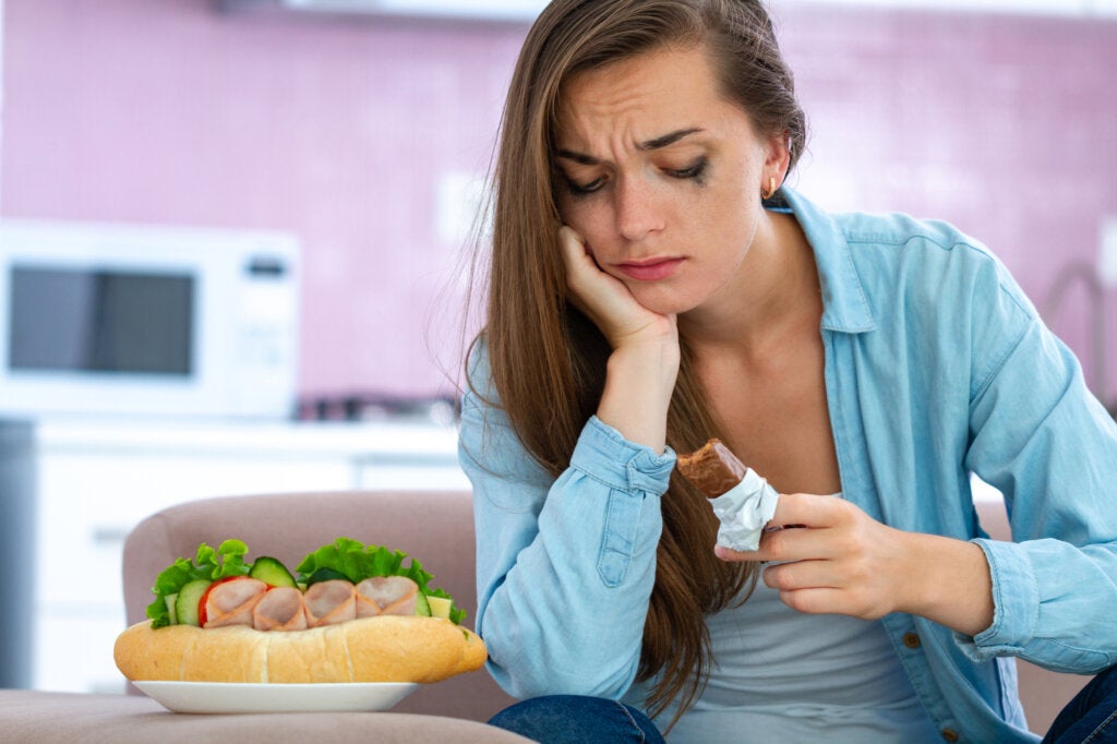 Qu'est-ce que c'est et comment distinguer la faim émotionnelle?