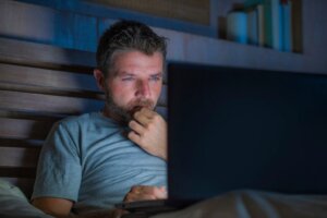 Pourquoi regarde-t-on du porno ?