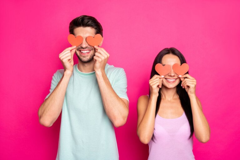 Astuces psychologiques pour savoir si quelqu'un vous aime