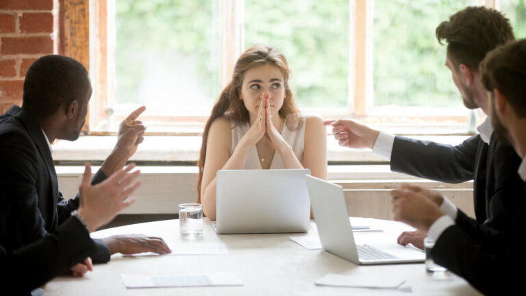 « Tout le monde me critique » : Pourquoi ai-je cette sensation?
