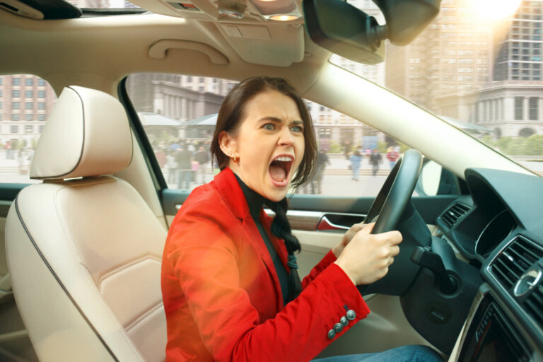 Conduite agressive : causes, conséquences et solutions